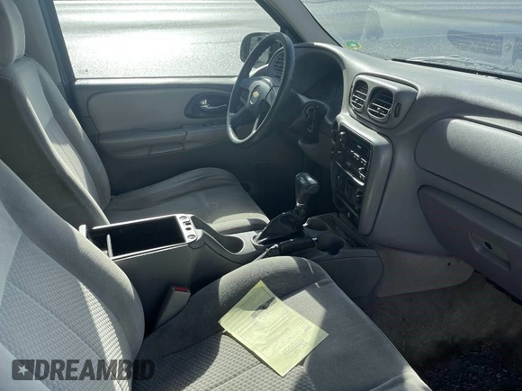 2007 Chevrolet TrailBlazer LS with VIN 1GNDT13S072187063, listed as a IAAI auction lot 41809118 with 122,816 mi miles. Bid and sale history available at carsss.com. Image 5.