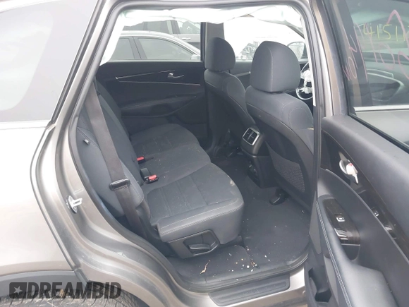 2019 Kia Sorento LX with VIN 5XYPGDA33KG508972, listed as a IAAI auction lot 41511319 with 88,285 mi miles. Bid and sale history available at carsss.com. Image 8.