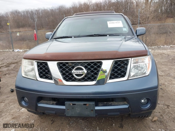 2005 Nissan Pathfinder LE with VIN 5N1AR18WX5C767882, listed as a IAAI auction lot 41867115 with 216,147 mi miles. Bid and sale history available at carsss.com. Image 6.