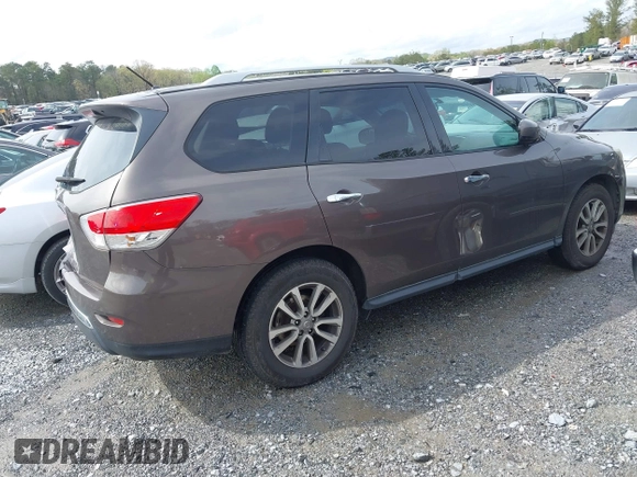 2016 Nissan Pathfinder SV with VIN 5N1AR2MN6GC651858, listed as a IAAI auction lot 41920897 with 247,344 mi miles. Bid and sale history available at carsss.com. Image 4.