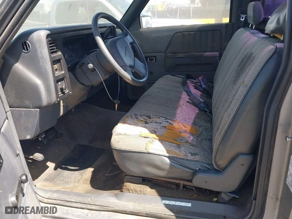 1992 Dodge Dakota "S" with VIN 1B7FL26X5NS691362, listed as a IAAI auction lot 42001454 with 161,181 mi miles. Bid and sale history available at carsss.com. Image 5.