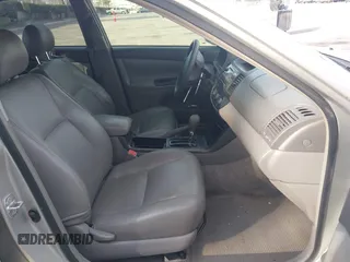 2005 Toyota Camry STD z VIN 4T1BE32K45U399095, wystawiony jako IAAI lot #41609211 z przebiegiem 244 705 mil mil oraz . Historia ofert i sprzedaży dostępna na DreamBid. Obrazek 5.