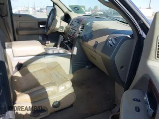 2006 Ford F-150 XLT z VIN 1FTPW14V56KD51329, wystawiony jako IAAI lot #42258454 z przebiegiem 266 152 mil mil oraz . Historia ofert i sprzedaży dostępna na DreamBid. Obrazek 5.