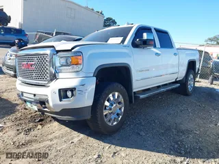 2017 GMC Sierra 2500HD Denali with VIN 1GT12UEG5HF177129, listed as a IAAI auction lot 41253163 with 183,743 mi miles. Bid and sale history available at carsss.com. Image 17.