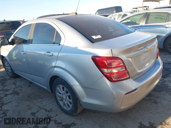2018 Chevrolet Sonic LT z VIN 1G1JD5SB4J4104210, wystawiony jako IAAI lot #41048847 z przebiegiem 65 583 mil mil oraz . Historia ofert i sprzedaży dostępna na DreamBid. Obrazek 3.