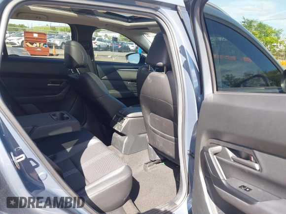 2024 Mazda CX-50 S Premium z VIN 7MMVABDM7RN160582, wystawiony jako IAAI lot #42312189 z przebiegiem 43 210 mil mil oraz . Historia ofert i sprzedaży dostępna na DreamBid. Obrazek 8.
