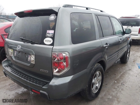 2008 Honda Pilot SE with VIN 5FNYF18378B003044, listed as a IAAI auction lot 41928670 with 204,640 mi miles. Bid and sale history available at carsss.com. Image 4.