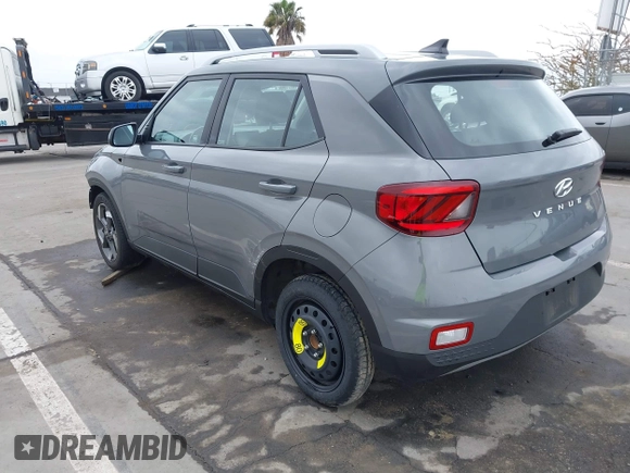 2021 Hyundai Venue SEL z VIN KMHRC8A32MU101718, wystawiony jako IAAI lot #42249456 z przebiegiem 36 800 mil mil oraz . Historia ofert i sprzedaży dostępna na DreamBid. Obrazek 3.