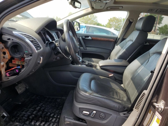 2014 Audi Q7 Premium Plus z VIN WA1LGAFE9ED017293, wystawiony jako Copart lot #58902235 z przebiegiem Nie podano mil oraz Szkoda całkowita • Salvage title. Historia ofert i sprzedaży dostępna na DreamBid. Obrazek 7.