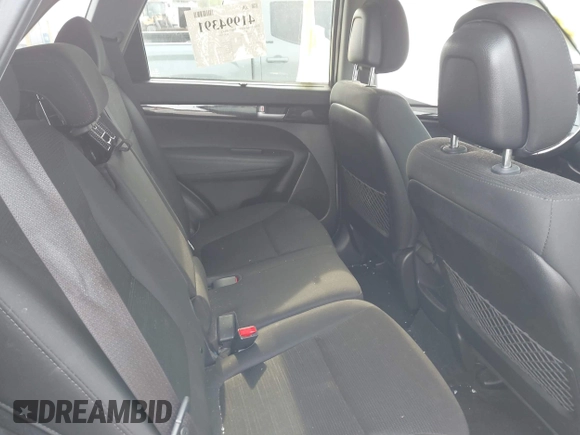 2015 Kia Sorento LX with VIN 5XYKTCA69FG584986, listed as a IAAI auction lot 41994391 with 118,760 mi miles. Bid and sale history available at carsss.com. Image 8.