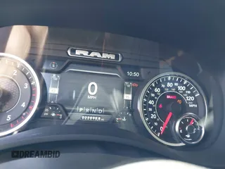 2024 Ram 2500 Laramie z VIN 3C6UR5FL2RG267971, wystawiony jako IAAI lot #41707239 z przebiegiem 22 898 mil mil oraz . Historia ofert i sprzedaży dostępna na DreamBid. Obrazek 7.