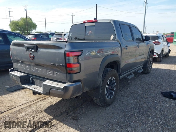 2023 Nissan Frontier Pro-4X z VIN 1N6ED1EK0PN670619, wystawiony jako IAAI lot #42044366 z przebiegiem 26 475 mil mil oraz . Historia ofert i sprzedaży dostępna na DreamBid. Obrazek 4.