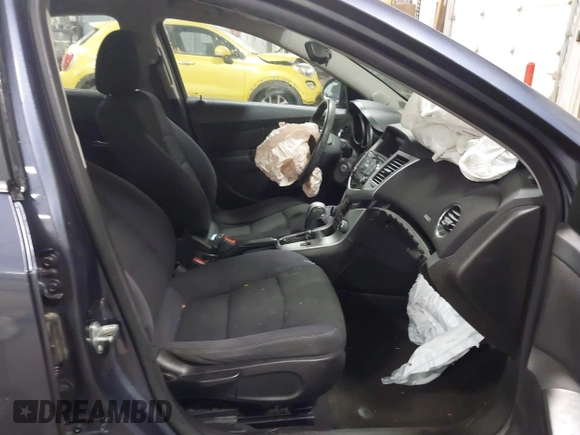 2014 Chevrolet Cruze 1LT z VIN 1G1PC5SB4E7175022, wystawiony jako IAAI lot #41563090 z przebiegiem 109 754 mil mil oraz . Historia ofert i sprzedaży dostępna na DreamBid. Obrazek 5.