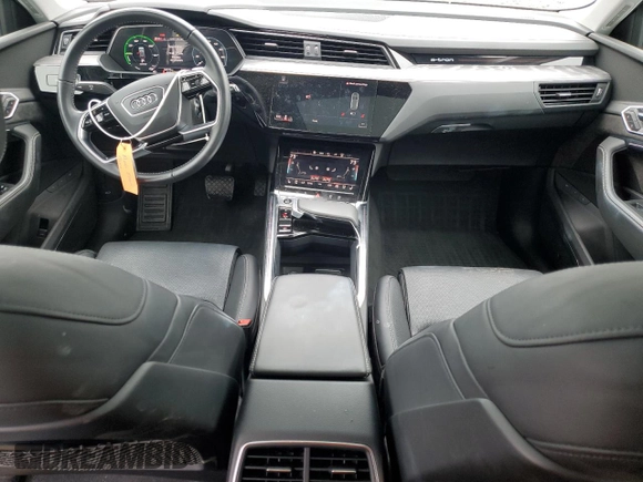 2021 Audi e-tron Prestige z VIN WA1VAAGE2MB004310, wystawiony jako Copart lot #60638165 z przebiegiem 34 576 mil mil oraz Szkoda całkowita • Salvage title. Historia ofert i sprzedaży dostępna na DreamBid. Obrazek 8.