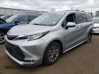 2021 Toyota Sienna XLE z VIN 5TDJSKFCXMS029634, wystawiony jako Copart lot #53106515 z przebiegiem 43 962 mil mil oraz Szkoda całkowita • Salvage title. Historia ofert i sprzedaży dostępna na DreamBid. Obrazek 1.