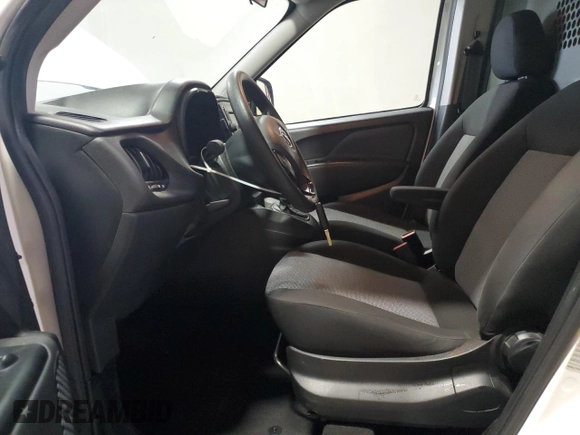 2019 Ram ProMaster City Cargo Tradesman z VIN ZFBHRFAB4K6N15095, wystawiony jako Copart lot #51142275 z przebiegiem 87 409 mil mil oraz Czysty tytuł • Clean title. Historia ofert i sprzedaży dostępna na DreamBid. Obrazek 7.