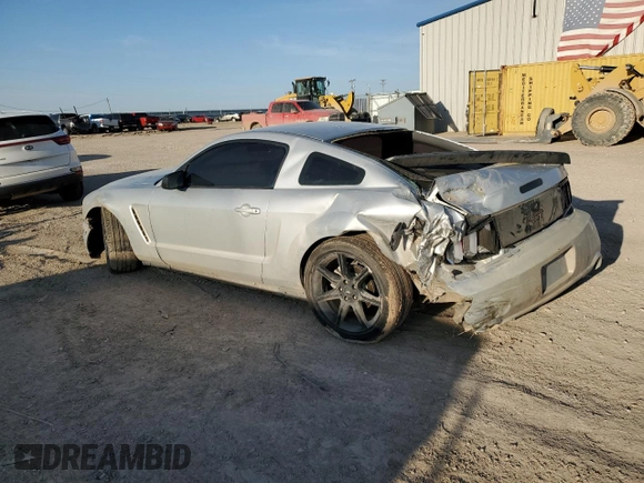 2006 Ford Mustang GT Deluxe z VIN 1ZVFT82H065132980, wystawiony jako Copart lot #52818745 z przebiegiem 207 854 mil mil oraz Szkoda całkowita • Salvage title. Historia ofert i sprzedaży dostępna na DreamBid. Obrazek 2.
