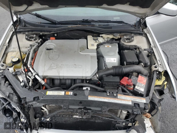 2010 Ford Fusion Hybrid z VIN 3FADP0L30AR122805, wystawiony jako Copart lot #52276255 z przebiegiem 146 073 mil mil oraz Szkoda całkowita • Salvage title. Historia ofert i sprzedaży dostępna na DreamBid. Obrazek 13.
