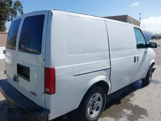 2005 GMC Safari Cargo with VIN 1GTDM19X55B509590, listed as a IAAI auction lot 41619983 with 232,225 mi miles. Bid and sale history available at carsss.com. Image 4.