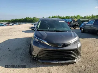 2025 Toyota Sienna XLE with VIN 5TDYRKEC8SS226844, listed as a Copart auction lot 52680175 with 2,600 mi miles and Salvage Title. Bid and sale history available at carsss.com. Image 14.