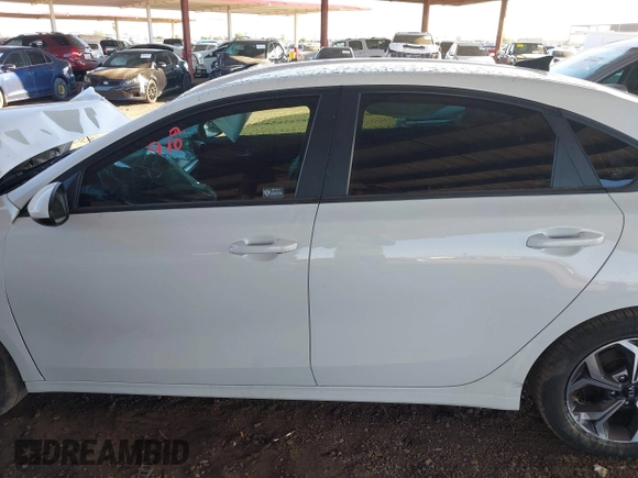 2020 Kia Forte LXS with VIN 3KPF24AD8LE213836, listed as a IAAI auction lot 40313445 with 60,822 mi miles and . Bid and sale history available at carsss.com. Image 14.