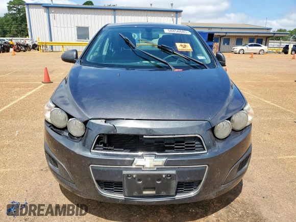 2016 Chevrolet Sonic LT z VIN 1G1JC5SH3G4155617, wystawiony jako Copart lot #58856685 z przebiegiem 96 360 mil mil oraz Czysty tytuł • Clean title. Historia ofert i sprzedaży dostępna na DreamBid. Obrazek 5.