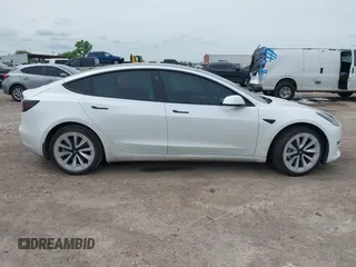 2022 Tesla Model 3 Long Range z VIN 5YJ3E1EB7NF241075, wystawiony jako IAAI lot #42217269 z przebiegiem 28 856 mil mil oraz . Historia ofert i sprzedaży dostępna na DreamBid. Obrazek 13.