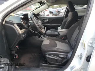 2016 Jeep Cherokee Sport z VIN 1C4PJLAB5GW184503, wystawiony jako Copart lot #87721055 z przebiegiem 107 629 mil mil oraz Szkoda całkowita • Salvage title. Historia ofert i sprzedaży dostępna na DreamBid. Obrazek 7.