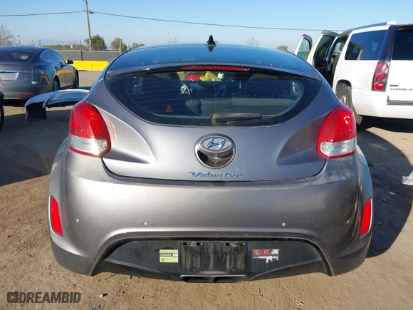 2015 Hyundai Veloster RE:FLEX with VIN KMHTC6AD2FU240091, listed as a IAAI auction lot 41425364 with 68,444 mi miles. Bid and sale history available at carsss.com. Image 16.