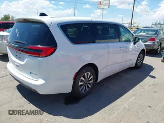 2024 Chrysler Pacifica Hybrid Select with VIN 2C4RC1S74RR153420, listed as a IAAI auction lot 42368593 with 19,829 mi miles and . Bid and sale history available at DreamBid. Image 4.