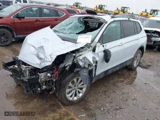 2018 Volkswagen Tiguan S with VIN 3VV1B7AX2JM120062, listed as a IAAI auction lot 41904852 with 166,909 mi miles. Bid and sale history available at carsss.com. Image 18.