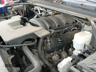 2015 Chevrolet Suburban LTZ z VIN 1GNSKKKC0FR119748, wystawiony jako IAAI lot #42932991 z przebiegiem 283 577 mil mil oraz . Historia ofert i sprzedaży dostępna na DreamBid. Obrazek 19.