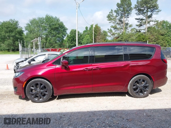 2019 Chrysler Pacifica Touring Plus z VIN 2C4RC1FG6KR532127, wystawiony jako IAAI lot #42285029 z przebiegiem 89 516 mil mil oraz . Historia ofert i sprzedaży dostępna na DreamBid. Obrazek 14.