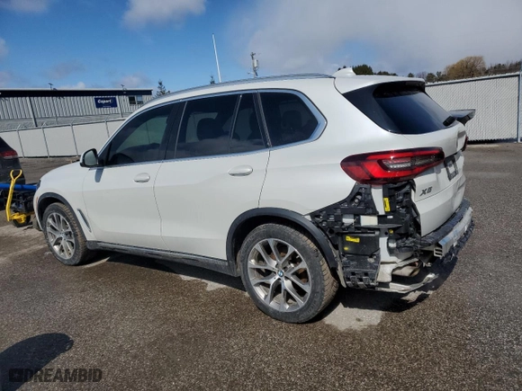 2021 BMW X5 xDrive40i with VIN 5UXCR6C07M9H39807, listed as a Copart auction lot 50229415 with 84,031 mi miles and Clean Title. Bid and sale history available at carsss.com. Image 2.