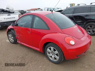 2007 Volkswagen New Beetle Coupe with VIN 3VWPW31C07M516760, listed as a IAAI auction lot 41450083 with 132,462 mi miles. Bid and sale history available at carsss.com. Image 3.