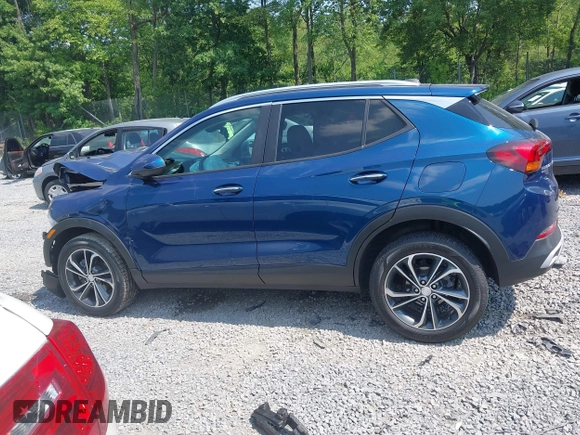 2021 Buick Encore GX Select z VIN KL4MMESL8MB090268, wystawiony jako IAAI lot #42729801 z przebiegiem 27 516 mil mil oraz . Historia ofert i sprzedaży dostępna na DreamBid. Obrazek 14.