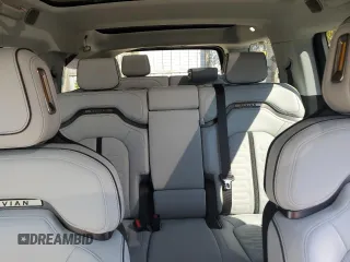 2023 Rivian R1S Adventure z VIN 7PDSGABAXPN010623, wystawiony jako Copart lot #72176294 z przebiegiem Nie podano mil oraz Szkody całkowita. Historia ofert i sprzedaży dostępna na DreamBid. Obrazek 10.