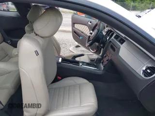 2013 Ford Mustang V6 with VIN 1ZVBP8AM6D5256735, listed as a IAAI auction lot 42322736 with 88,161 mi miles and . Bid and sale history available at DreamBid. Image 5.