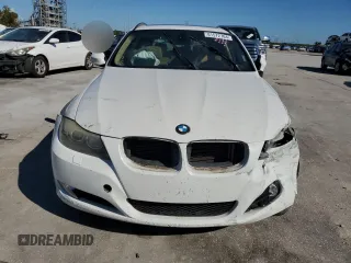 2011 BMW 3 Series 328i xDrive with VIN WBAUU3C52BA542516, listed as a Copart auction lot 81572764 with Not Provided miles and Salvage Title. Bid and sale history available at DreamBid. Image 5.