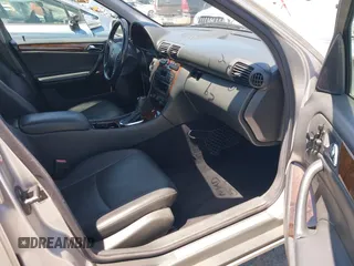 2002 Mercedes-Benz C 230/260/280/320 z VIN WDBRF61JX2F236248, wystawiony jako IAAI lot #42371901 z przebiegiem 204 981 mil mil oraz . Historia ofert i sprzedaży dostępna na DreamBid. Obrazek 5.