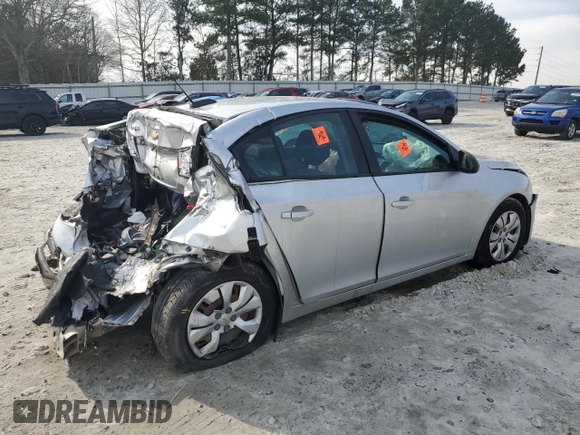 2015 Chevrolet Cruze LS z VIN 1G1PA5SH7F7300851, wystawiony jako Copart lot #48953325 z przebiegiem 95 547 mil mil oraz Szkoda całkowita • Salvage title. Historia ofert i sprzedaży dostępna na DreamBid. Obrazek 3.