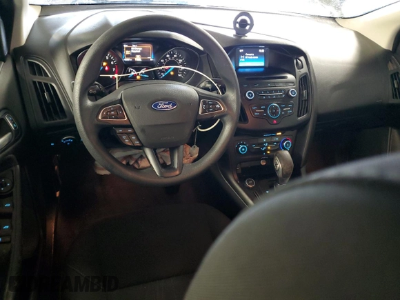 2017 Ford Focus SE z VIN 1FADP3F24HL319991, wystawiony jako Copart lot #47522025 z przebiegiem 92 997 mil mil oraz Czysty tytuł • Clean title. Historia ofert i sprzedaży dostępna na DreamBid. Obrazek 8.