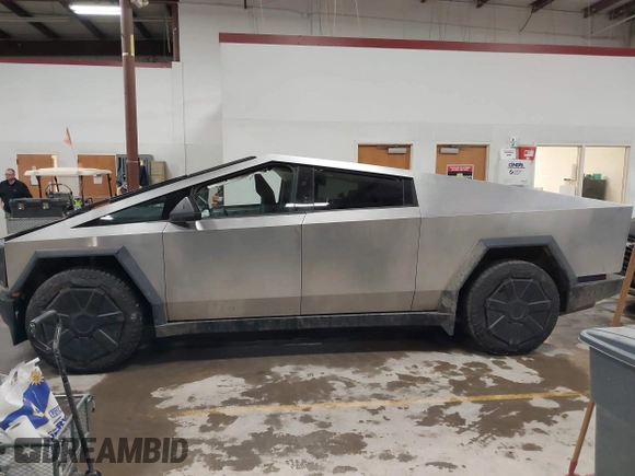 2024 Tesla Cybertruck with VIN 7G2CEHED0RA009086, listed as a IAAI auction lot 41855548 with 15,507 mi miles. Bid and sale history available at carsss.com. Image 15.
