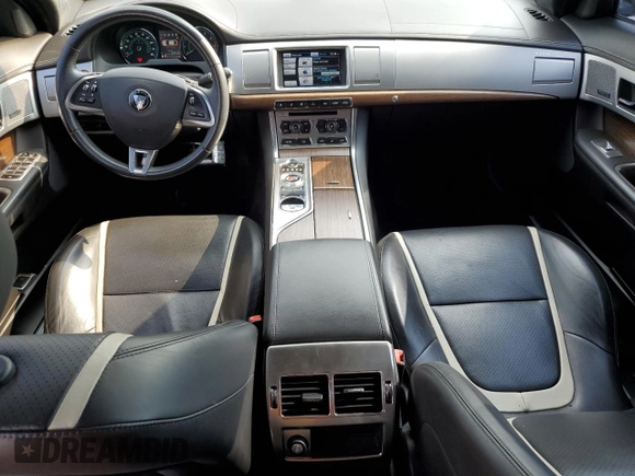 2015 Jaguar XF Portfolio z VIN SAJWJ0FFXF8U53055, wystawiony jako Copart lot #59960205 z przebiegiem 53 476 mil mil oraz Czysty tytuł • Clean title. Historia ofert i sprzedaży dostępna na DreamBid. Obrazek 8.