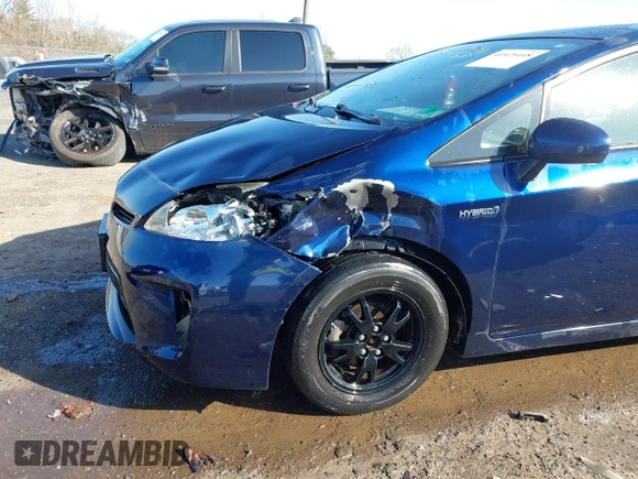 2013 Toyota Prius One with VIN JTDKN3DU1D1726152, listed as a IAAI auction lot 41925448 with 124,185 mi miles. Bid and sale history available at carsss.com. Image 6.