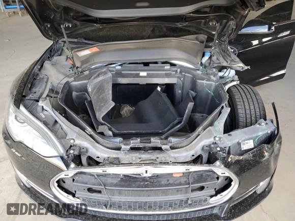 2014 Tesla Model S 60 z VIN 5YJSA1H11EFP36480, wystawiony jako Copart lot #71210254 z przebiegiem 121 014 mil mil oraz Szkoda całkowita • Salvage title. Historia ofert i sprzedaży dostępna na DreamBid. Obrazek 13.