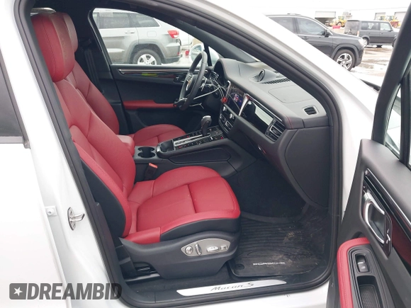 2025 Porsche Macan GTS with VIN WP1AG2A55SLB41796, listed as a IAAI auction lot 41936289 with 1,435 mi miles and . Bid and sale history available at DreamBid. Image 5.