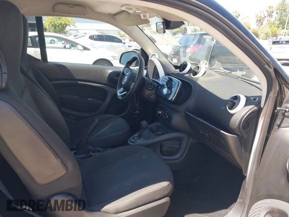 2016 Smart fortwo Passion with VIN WMEFJ5DA7GK068111, listed as a IAAI auction lot 42260953 with 87,115 mi miles and . Bid and sale history available at DreamBid. Image 5.