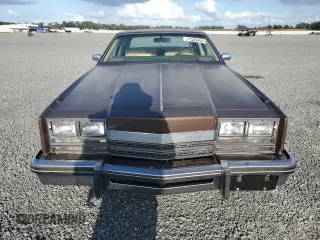 1985 Oldsmobile Toronado Custom Brougham z VIN 1G3EZ57Y6FE321802, wystawiony jako Copart lot #77305454 z przebiegiem 51 559 mil mil oraz Szkody całkowita. Historia ofert i sprzedaży dostępna na DreamBid. Obrazek 5.