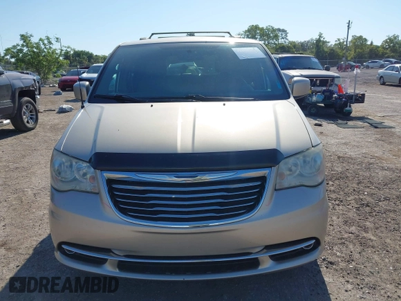2014 Chrysler Town & Country Touring with VIN 2C4RC1BG4ER372629, listed as a IAAI auction lot 42060762 with 180,662 mi miles. Bid and sale history available at carsss.com. Image 12.
